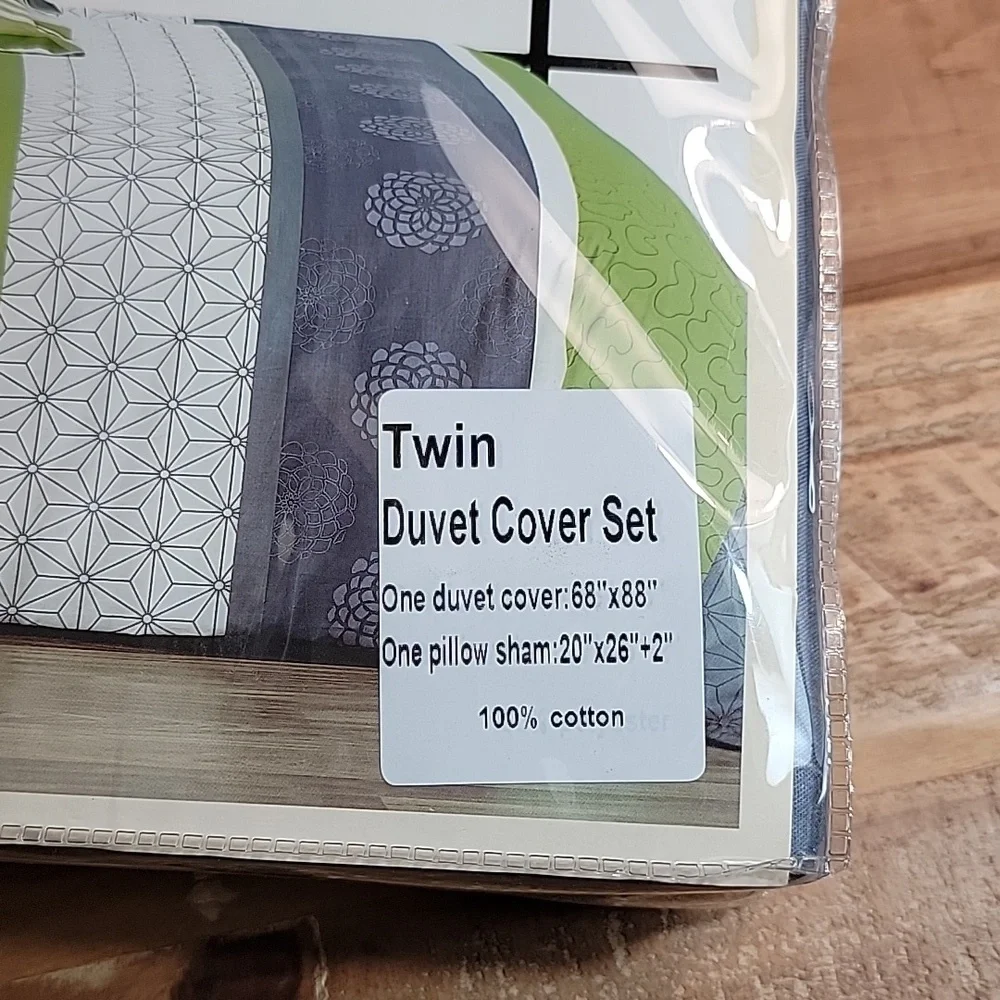 NWT Swanson Beddings Twin Duvet Cover Set- Duvet cover & sham- Reversible